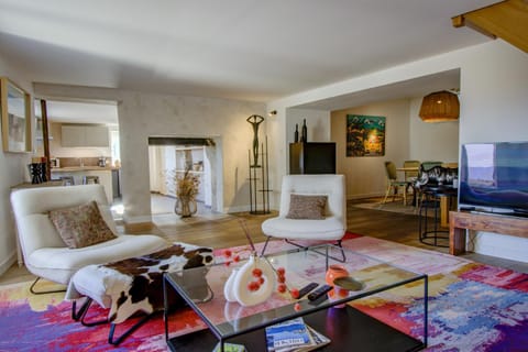 Communal lounge/ TV room, Living room