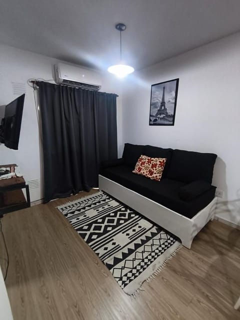 Bed, TV and multimedia, Photo of the whole room, Seating area, Bedroom