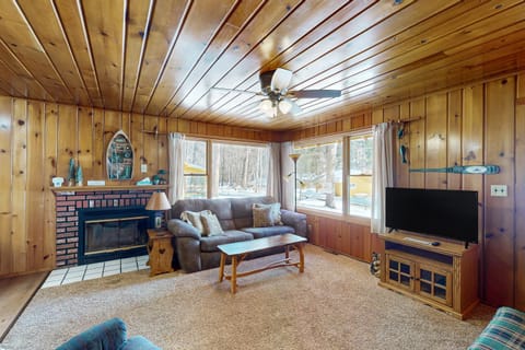 Chickadee Cabin Cabin in St Germain