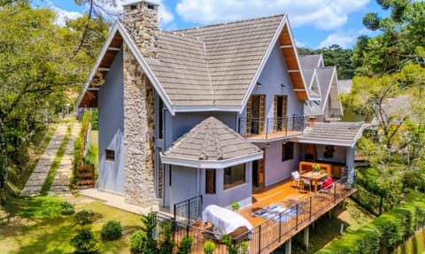 Property building, Patio, Day, Garden, Garden view