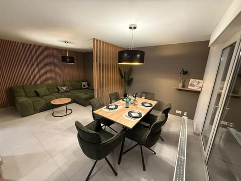 Seating area, Dining area