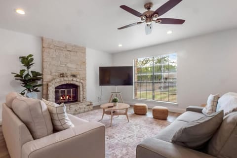 Renovated Austin 3BR Sleeps 10 Near Domain House in Jollyville