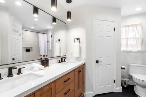 Renovated Austin 3BR Sleeps 10 Near Domain House in Jollyville