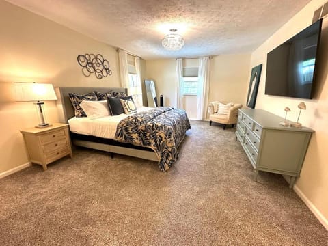 Mason Ohio Home large private yard firepit game room House in Mason