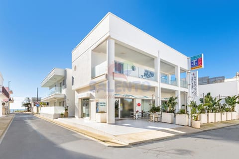 Property building, Day, Neighbourhood, Street view, Location