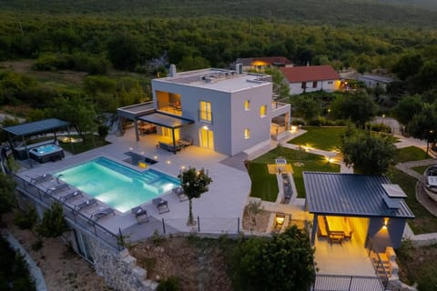 Property building, Natural landscape, Pool view, Swimming pool