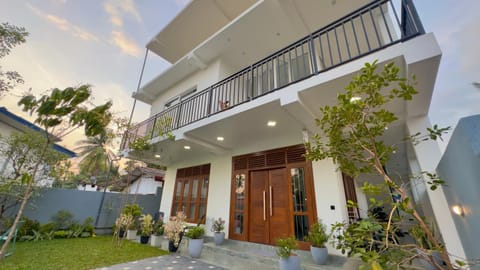 Property building, Spring, Garden, Balcony/Terrace, Garden view