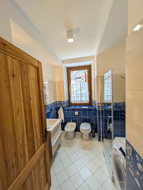 Toilet, Bathroom, bidet, towels