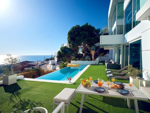 Garden view, Sea view, Swimming pool