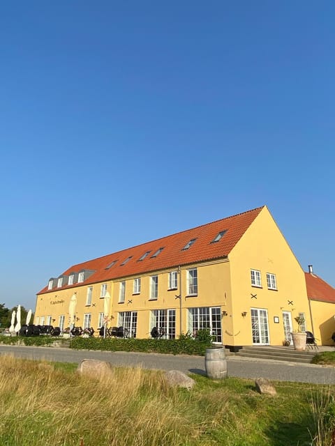 Property building, Day