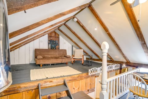 Hike, Fish and Ski Riverside Barn Loft in Lee Apartment in Lee