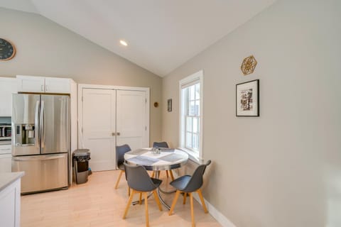 6 Mi to Tanglewood! High-End Lee Apartment Apartment in Lee