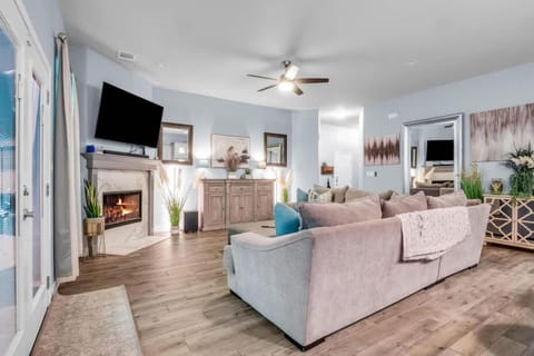 Hot Tub - River Nearby - Quiet Street House in Rio Grande