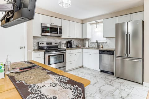 Remote-Work Ready Family Home Near Pittsburgh House in Monroeville