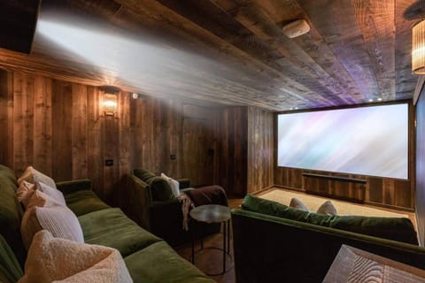Peter Pan Chalet Luxe Sauna Jacuzzi Cinema Vue 180 Chalet in Les Houches