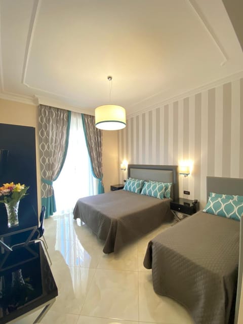 Bed, Living room, Photo of the whole room, Bedroom