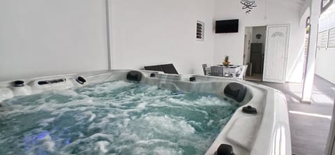 Hot Tub, Hot Tub