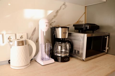 Coffee/tea facilities, Kitchen or kitchenette, microwave, toaster