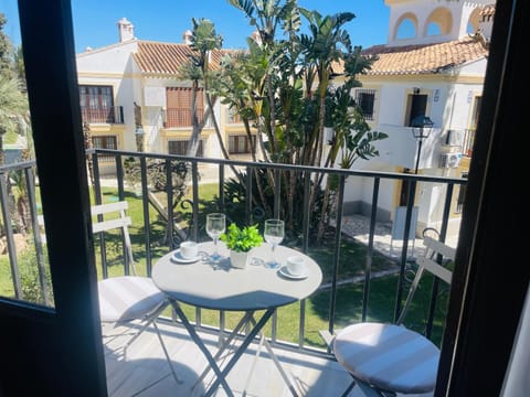 View (from property/room), Balcony/Terrace, Garden view