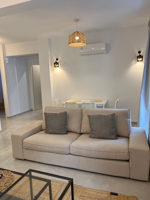 Living room, Seating area, air conditioner