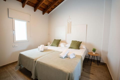 Decorative detail, Family, furniture, heating, internet, towels