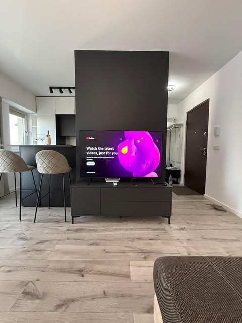 TV and multimedia, Living room, Evening entertainment