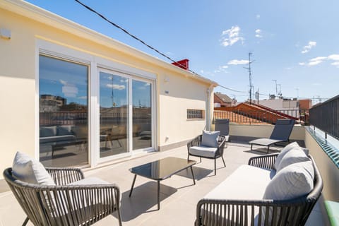 Atico con terraza para 6 personas en madrid rio de alquiler temporal Apartment in Madrid