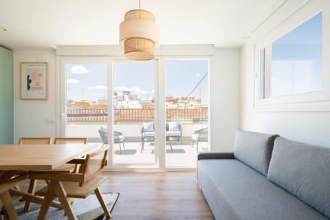 Atico con terraza para 6 personas en madrid rio de alquiler temporal Apartment in Madrid