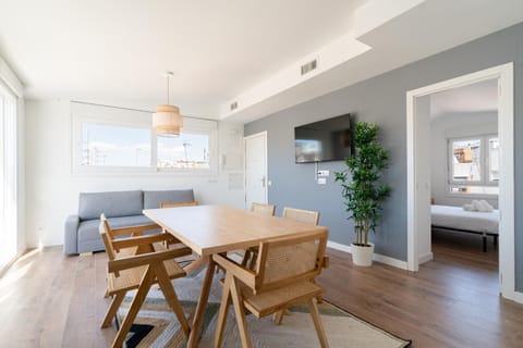 Atico con terraza para 6 personas en madrid rio de alquiler temporal Apartment in Madrid