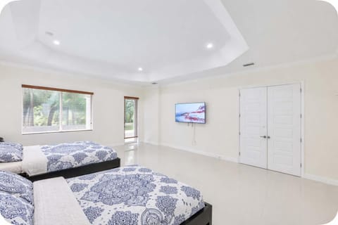 Supremacy Villa STR-6110 House in Hollywood