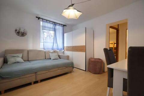 Bed, TV and multimedia, Living room, Photo of the whole room, Seating area, Bedroom