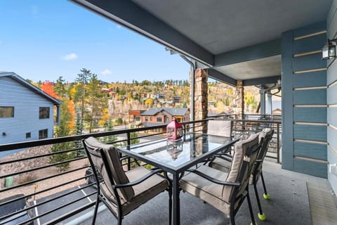 Patio, Seating area, Dining area, Autumn, Mountain view