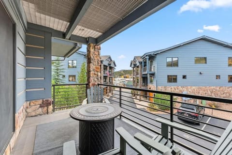Balcony/Terrace, Seating area, Mountain view, furniture