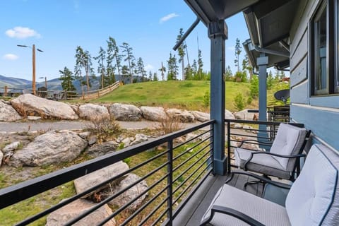 Natural landscape, Balcony/Terrace, Seating area, Mountain view, furniture