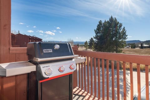 Natural landscape, BBQ facilities, Balcony/Terrace, Mountain view