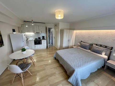 Bed, Kitchen or kitchenette, Living room, Dining area