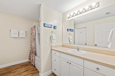 Flamingo House on 2nd Apartment in Cedar Key