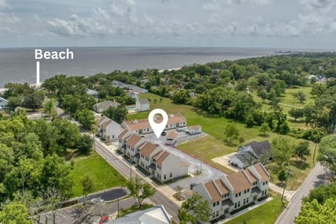 Seabreeze Haven 6 - Steps to Beach, Pet-Friendly, Pool, Fast WiFi Apartment in Pass Christian