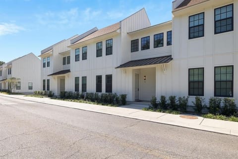 Chandeluer Shore 9 - Steps to Beach, Pet-Friendly, Pool, Fast WiFi Apartment in Pass Christian