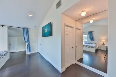 Miami Heat Villa 6BR Retreat House in Ives Estates