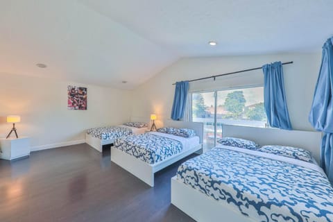 Miami Heat Villa 6BR Retreat House in Ives Estates