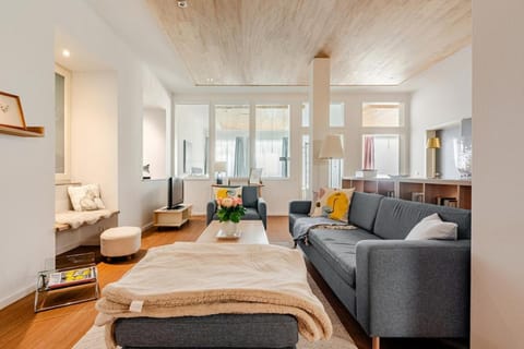 TV and multimedia, Living room, Photo of the whole room, Seating area