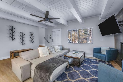 Zephyr Chalet Steps from Zephyr Cove Apartment in Zephyr Cove