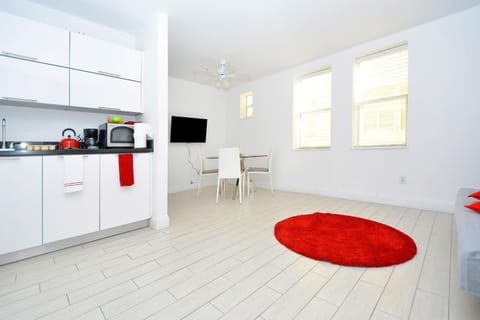 Art Deco Ocean Drive Suites Apartment in Flamingo Lummus