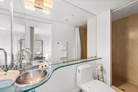 Art Deco Ocean Drive Suites Apartment in Flamingo Lummus