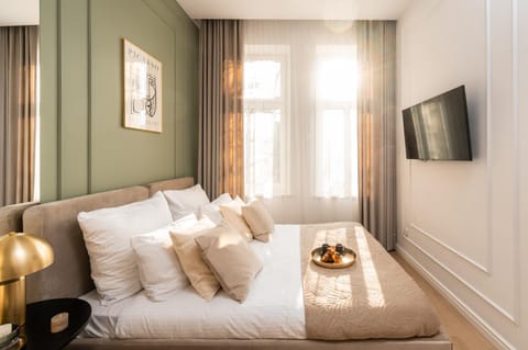 Bed, TV and multimedia, View (from property/room), Bedroom, City view, Street view, Quiet street view, heating, internet, soundproof, wardrobe, air conditioner