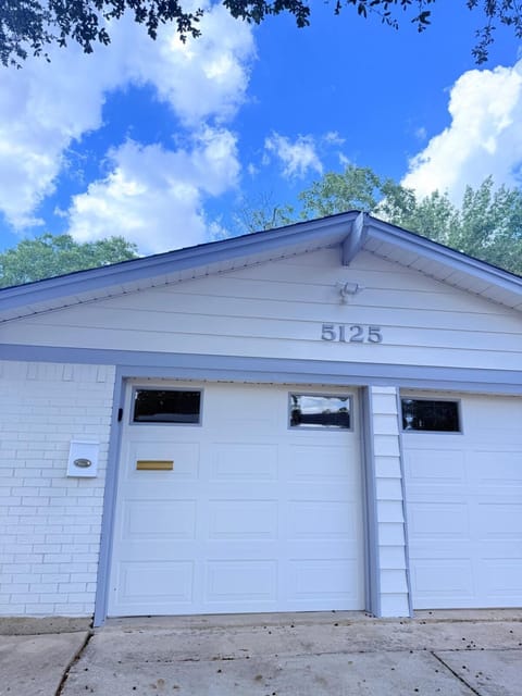 Cozy Retreat near DFW Airport - Entire Home House in North Richland Hills