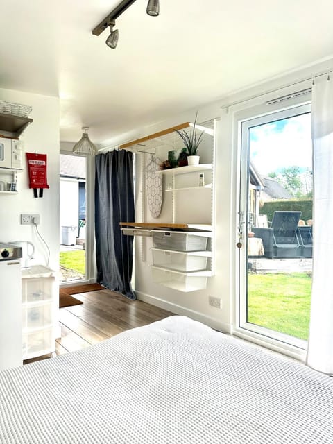 Cosy Studio with a field view Apartment in Ringwood