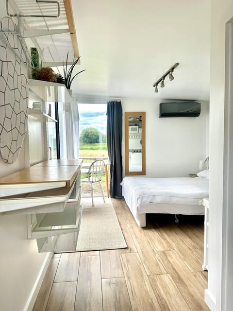 Cosy Studio with a field view Apartment in Ringwood