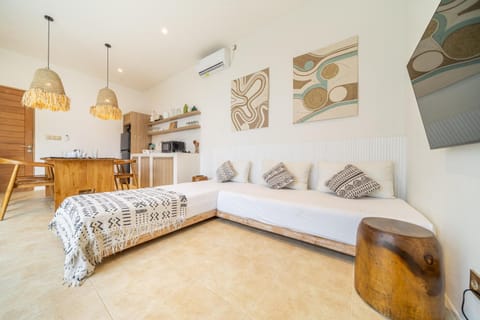 Kitchen or kitchenette, Living room, Seating area